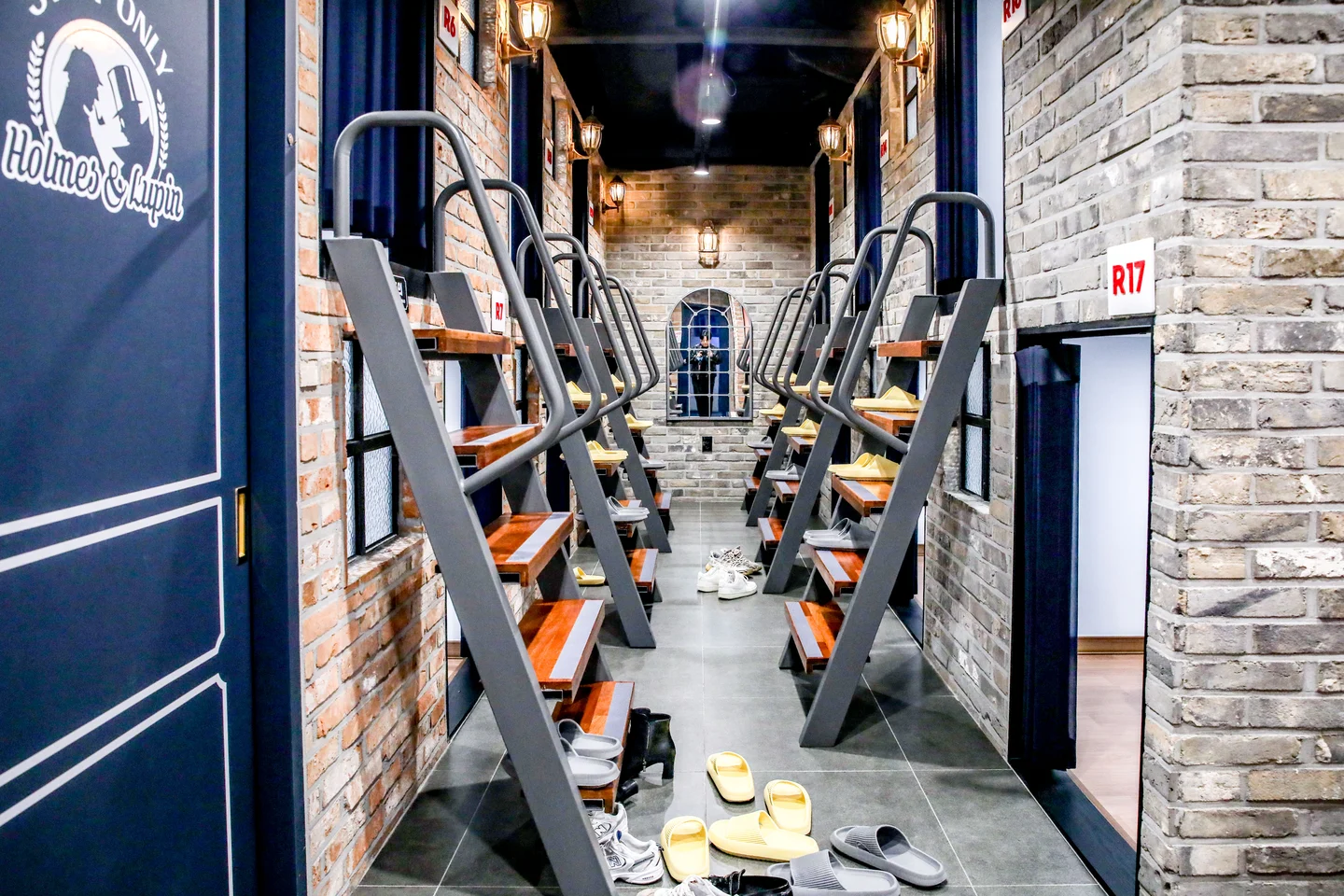 클래식한 벽돌 벽이 만들어내는 아늑한 분위기