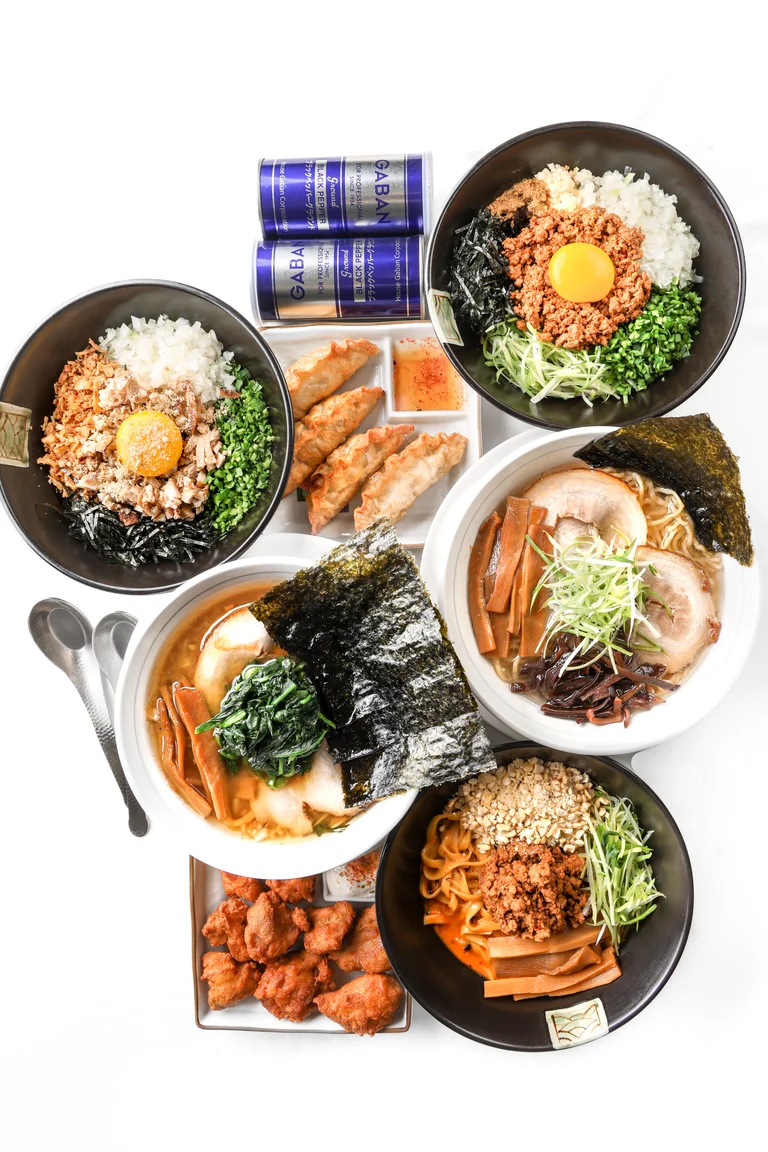 진한 육수부터 비빔면까지 한 상에
