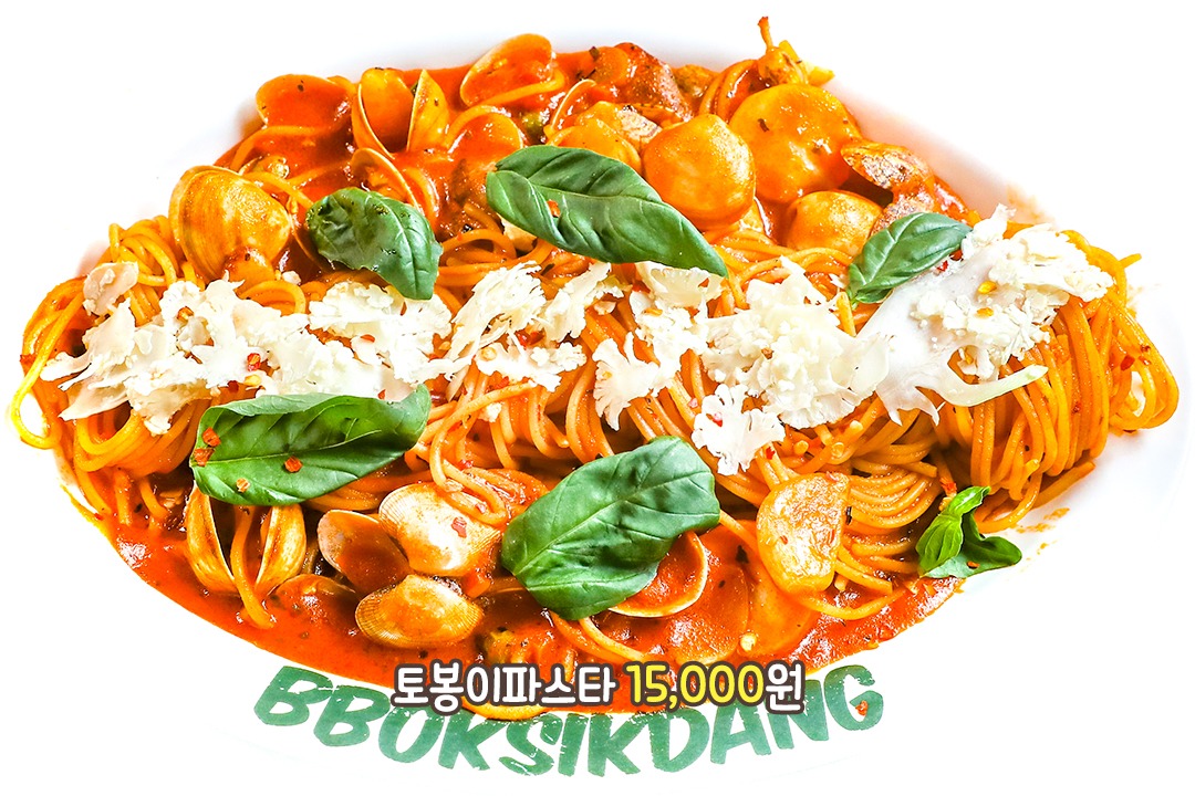 조개의 감칠맛과 화끈한 불 맛이 더해진 파스타