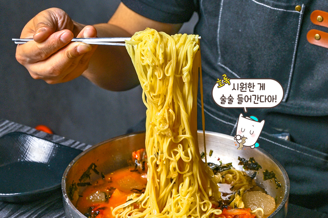 시원한 국물이 땡길 땐, 김치말이국수🥢