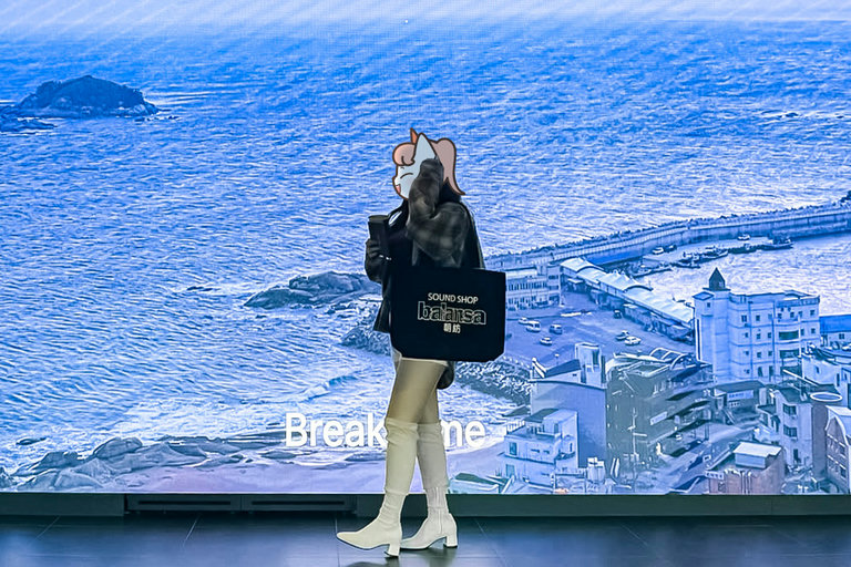 어디서도 본 적 없는 이색 카페
