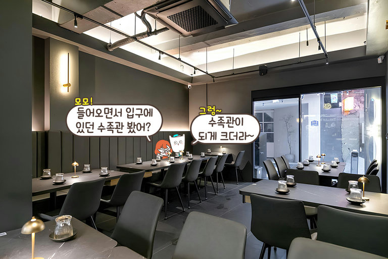 차분한 무드가 매력적인 공간