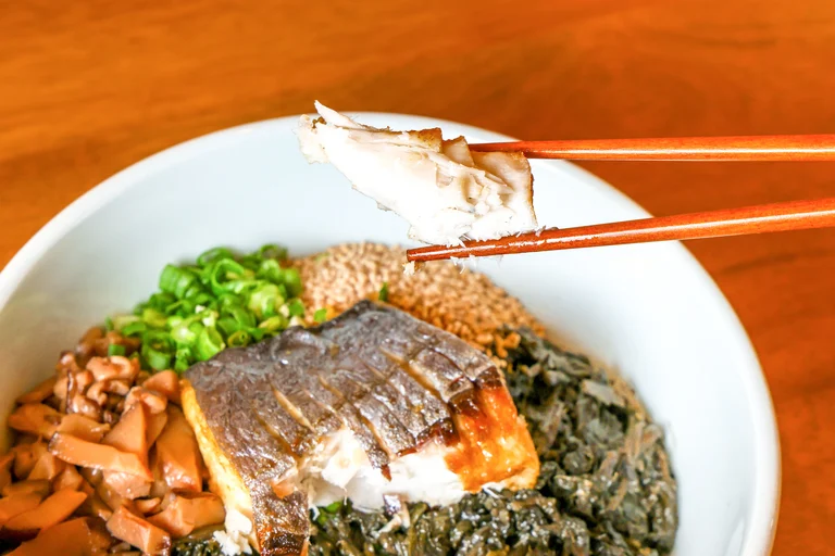 담백함하지만 킥이 있는 삼치곤드레밥🐟