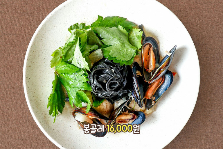 먹물 생면으로 즐기는 봉골레