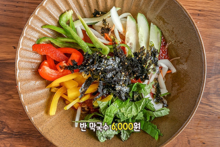 직접 갈아 만든 소스의 비빔막국수🥒