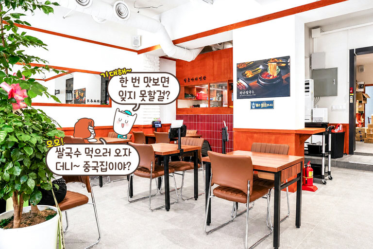 우드 톤에 브릭 레드가 포인트인 감각적인 공간