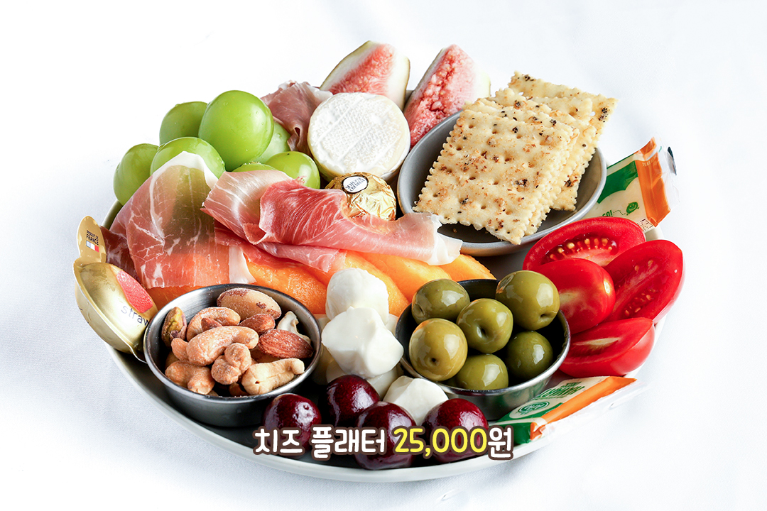 과일부터 하몽까지 한 플레이트에🧀