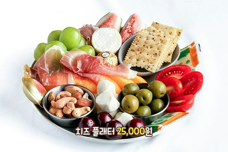 과일부터 하몽까지 한 플레이트에🧀
