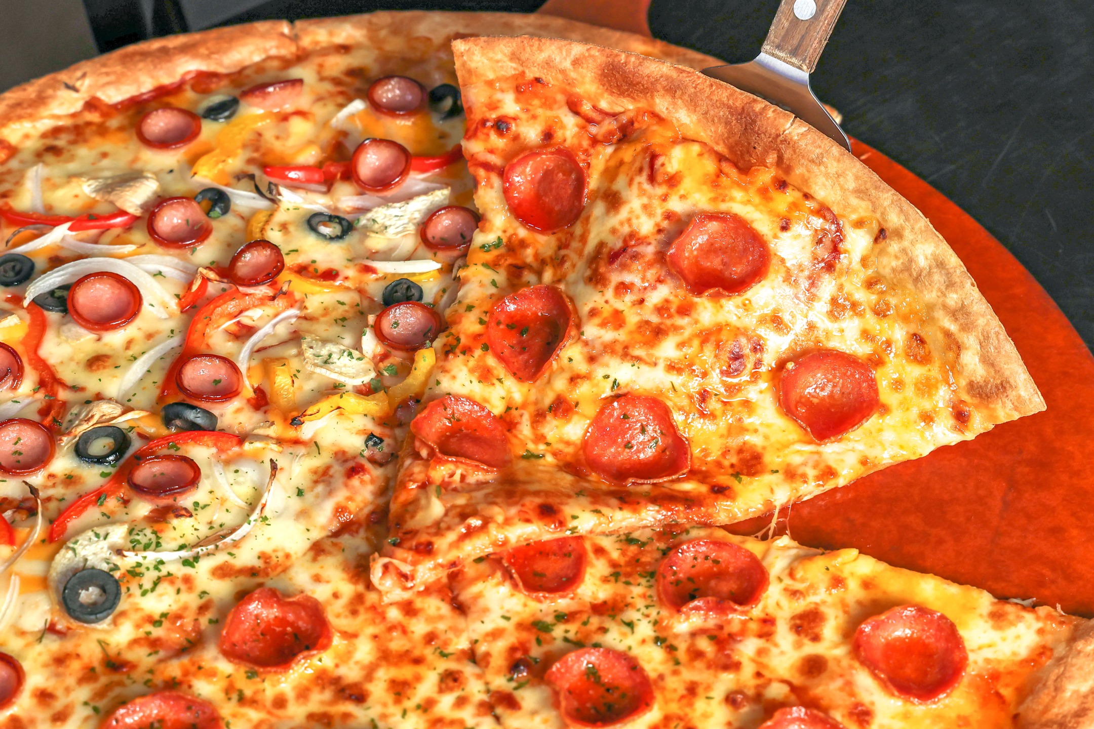 고민 타파! 반반 피자로 2가지 맛을 한 번에🍕