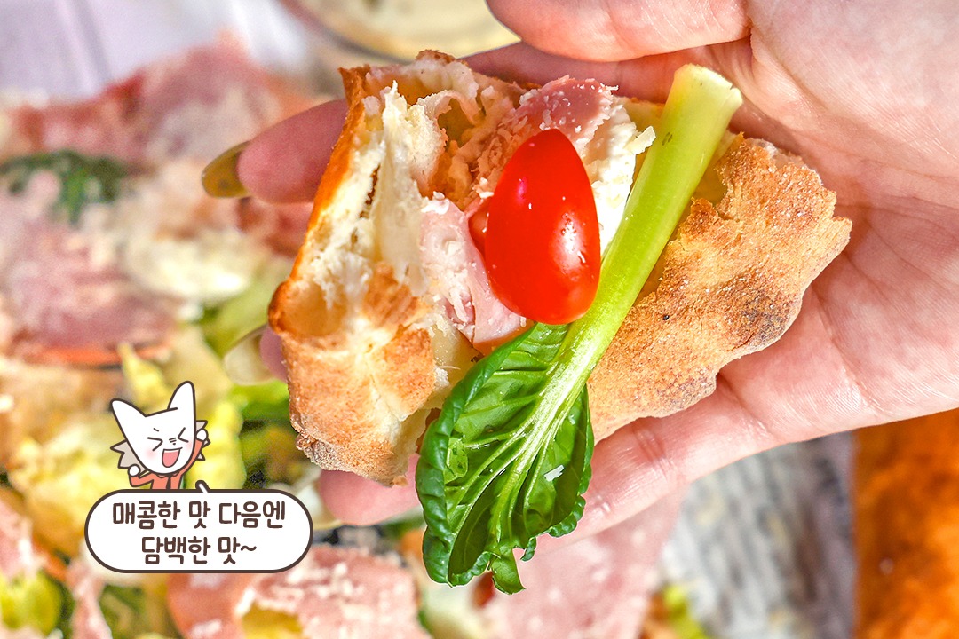 피자와 샐러드를 같이!? 건강함이 가득한 피자🥗