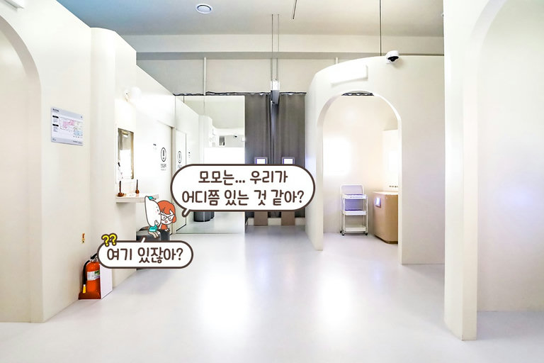 깔끔하고 새하얀 공간에서 길을 찾듯이