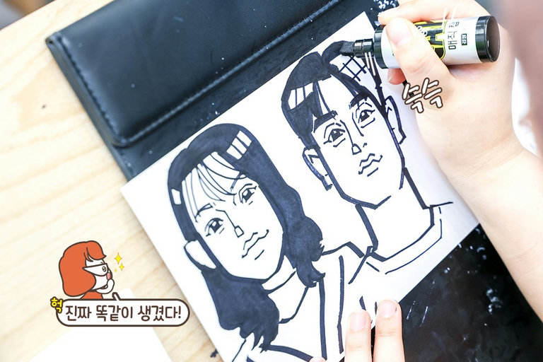 사진으로 찍은 것 같아! 완전 판박이