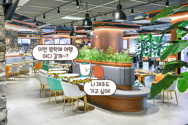 푸릇한 식물과 돌담이 어우러진 공간🍃