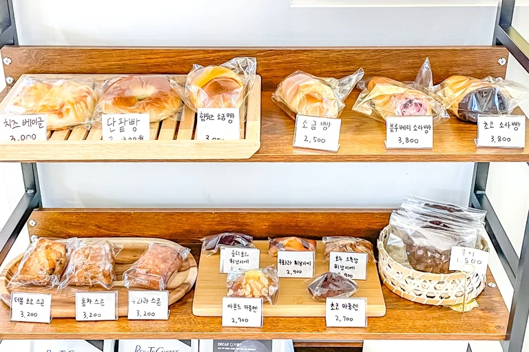 다양한 음료 메뉴와 맛있는 베이커리까지