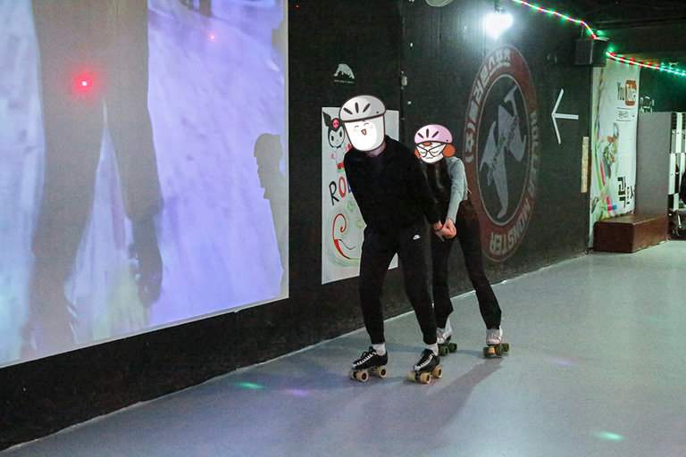오붓하게 손 잡고 즐겨볼까