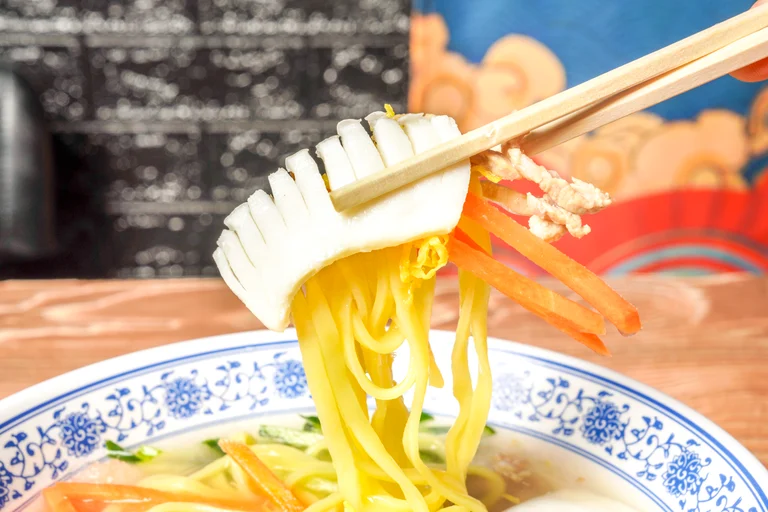 살얼음 육수와 고소한 땅콩소스의 만남🥜
