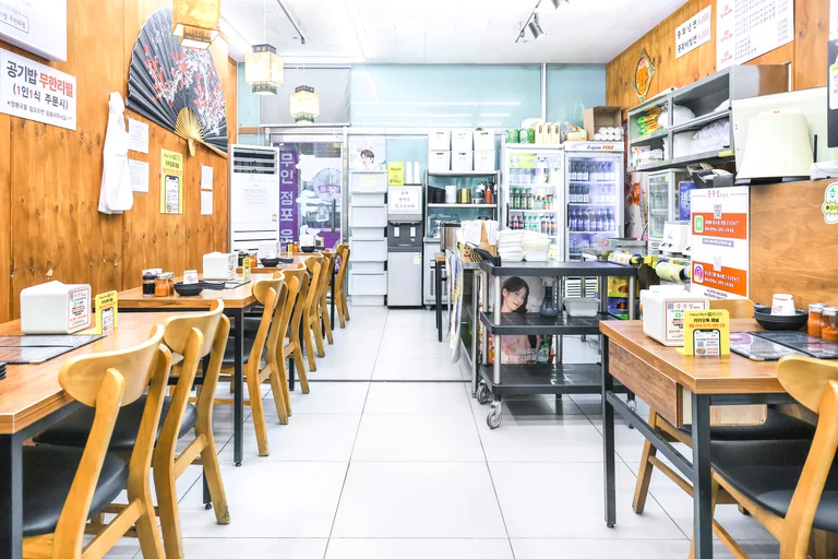 당일 직접 공수한 신선한 재료만 사용하는 곳!