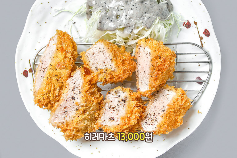 선홍빛 촉촉함이 살아있는 히레카츠 한 입 🌸