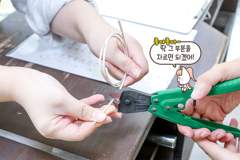 손가락 사이즈에 맞춰 순은 바 절단하기✂️