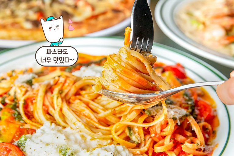 향긋한 바질 페스토와 담백한 부라타 치즈
