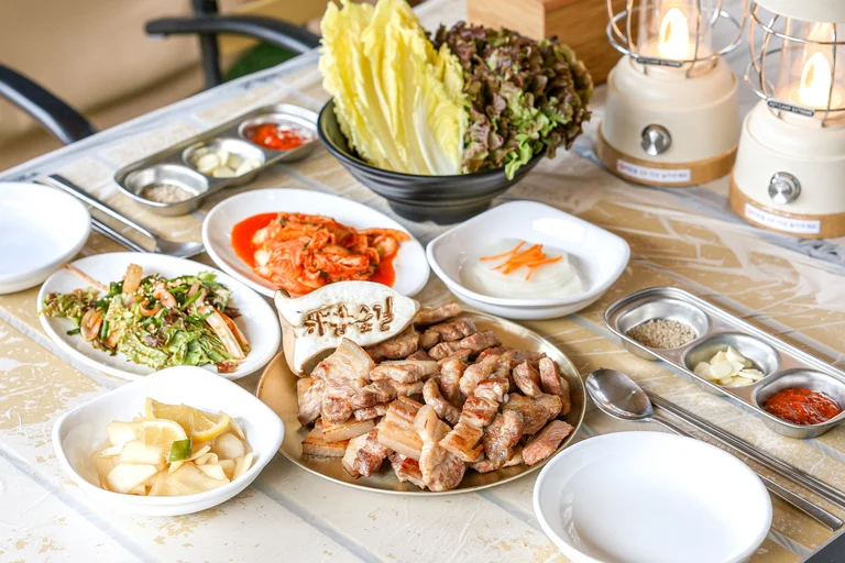 반찬까지 푸짐하게 제공🥗