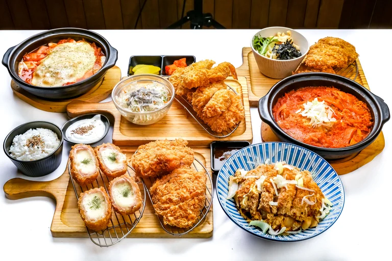 가마솥 튀김기와 전용 숙성고로 완성한 프리미엄 카츠💫