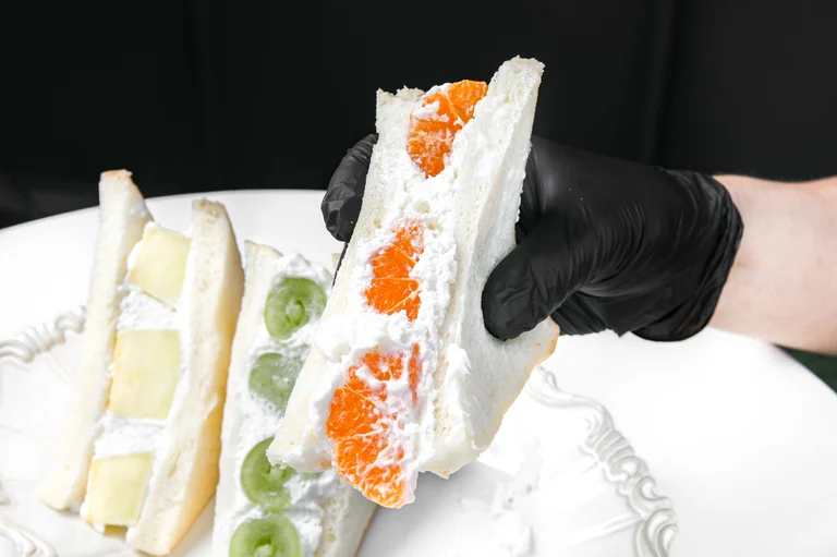 큼지막한 계절 과일이 콕콕! 생과일산도🍊