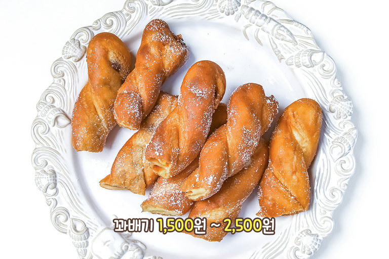 주문 즉시 튀겨내는 따끈한 꽈배기🥨