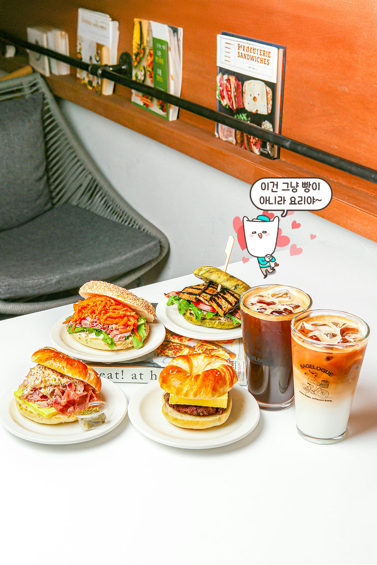 커피와 함께 완성되는 조화로운 브런치☀️