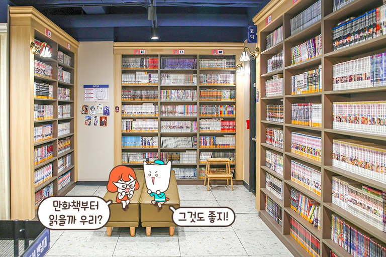 인기 도서까지 구비되어 있는 만화책장