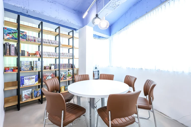 아늑한 공간에서 게임도 하고 맛있는 것도 먹고!