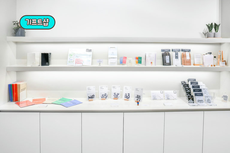 귀여운 굿즈 가득! 오늘을 기념하기 좋은 기프트샵🎁