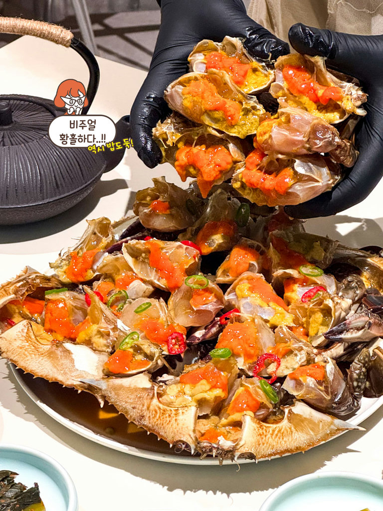 알이 꽉 찬 봄철 암꽃게의 미친 고소함🦀