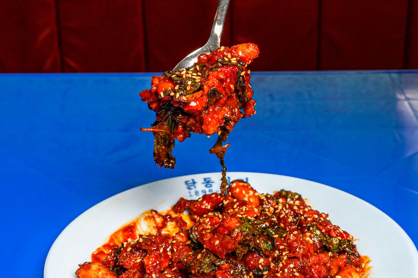 오독오독 씹는 맛이 중독되는 양념 오돌갈비