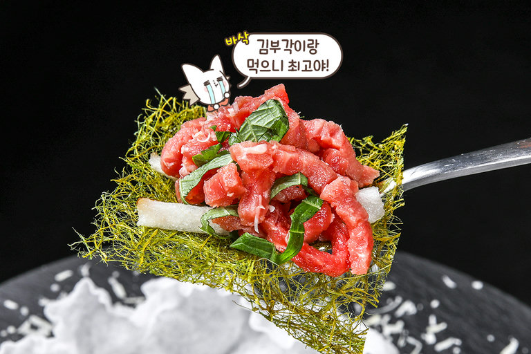 바삭하게 즐기는 한우 육회 한 입😋