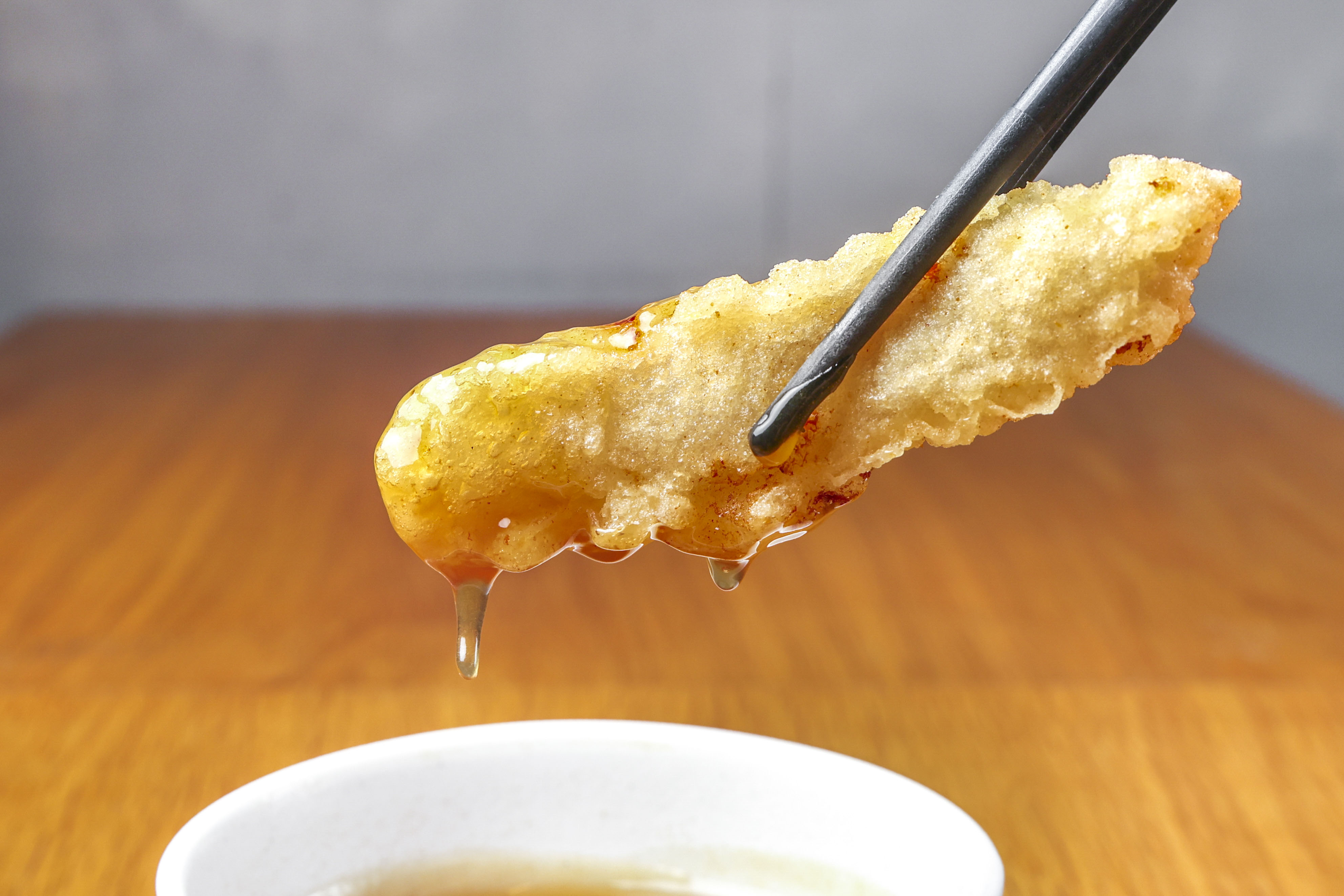 시나몬 소스가 더해진 바삭한 탕수육🥢