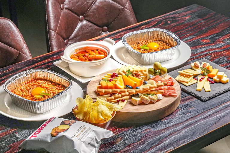 와인과 위스키에 어울리는 메뉴도 준비 완료 (•̀//ᴗ//•́)