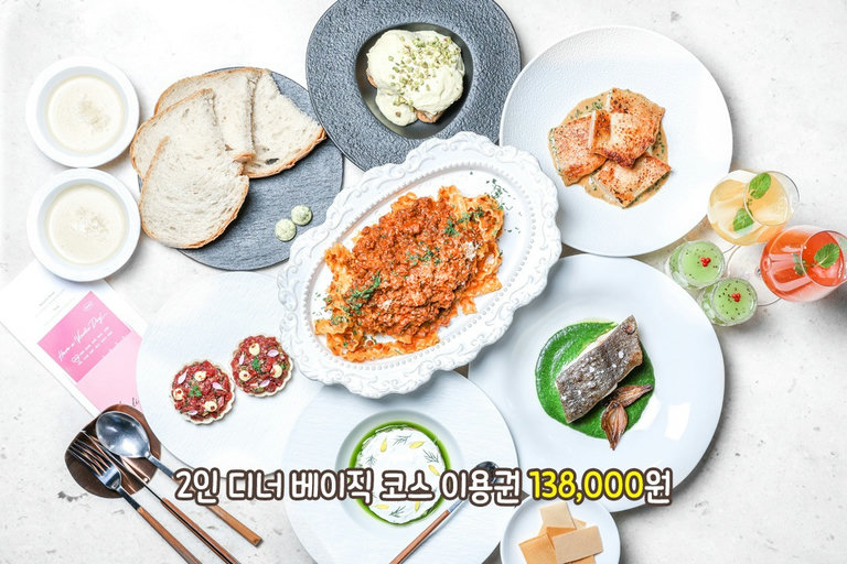 완벽한 구성을 갖춘 저녁 코스 요리