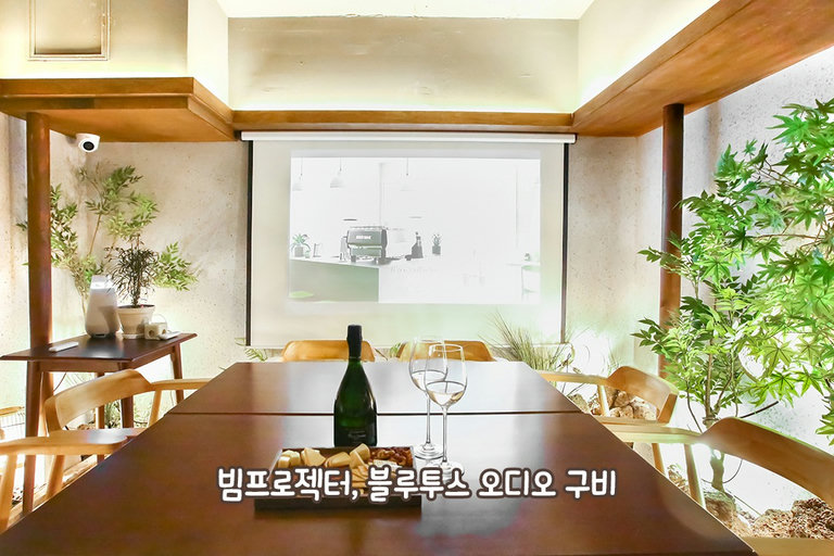 대형 스크린으로 영화도 생생하게📽️
