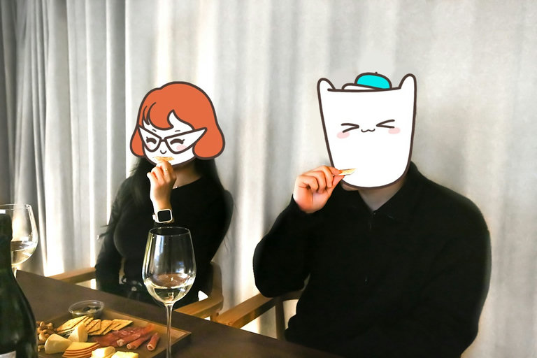 영화 + 치즈플레이팅 & 샴페인 = 💛