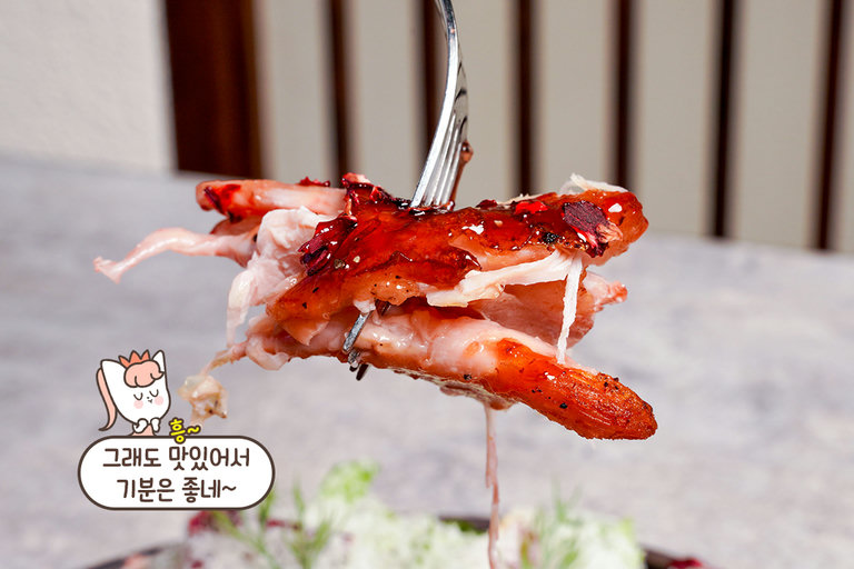 극강의 부드러움을 자랑하는 치킨콩피