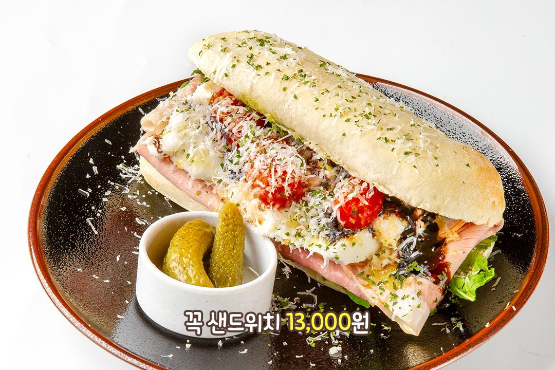잠봉과 부라타가 듬뿍! 한 끼 든든한 샌드위치🥪