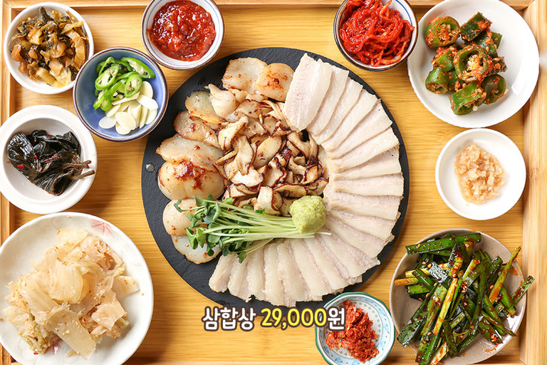 하나 올리고~ 하나 더 놔! 한입 한입이 즐거운 삼합상🥢