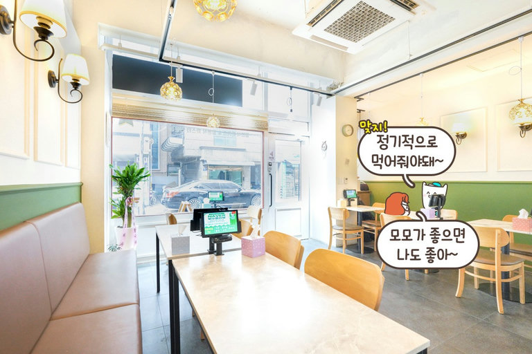 따뜻하고 아늑한 우트와 그린의 조합💚