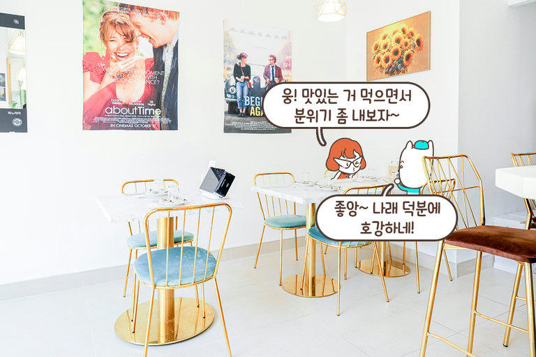 감각적인 컬러가 어우러진 오픈 키친🍳