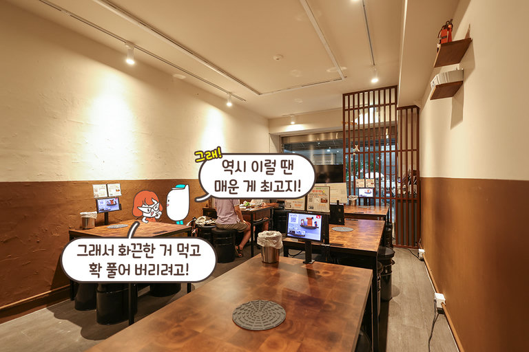 차분하고 고즈넉한 감성 인테리어의 깔끔한 내부