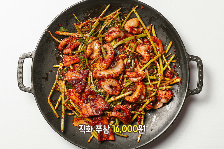 퍽퍽살을 제거한 부드러운 삼겹살을 직화로 화끈하게