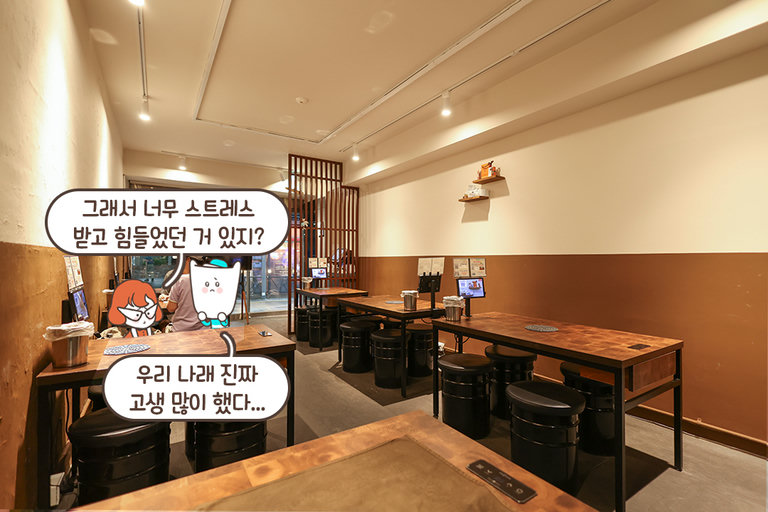 차분하고 고즈넉한 감성 인테리어의 깔끔한 내부