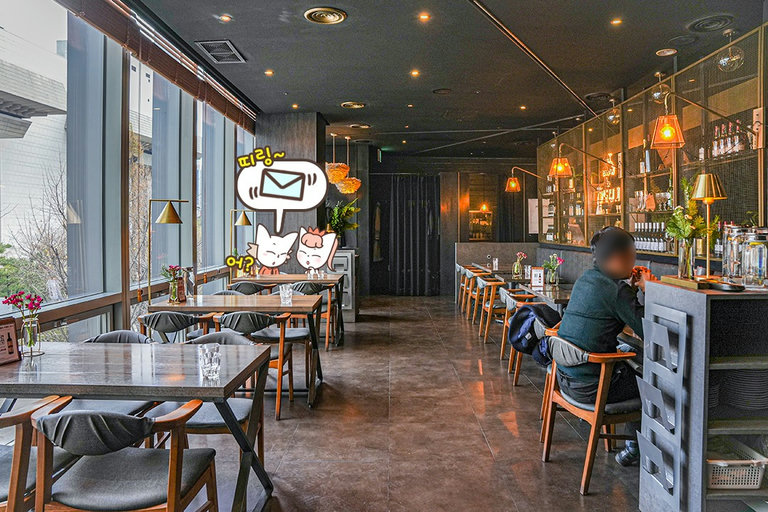 고급스럽고 세련된 분위기에서 (●'◡'●)