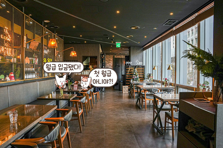 고급스럽고 세련된 분위기에서 (●'◡'●)